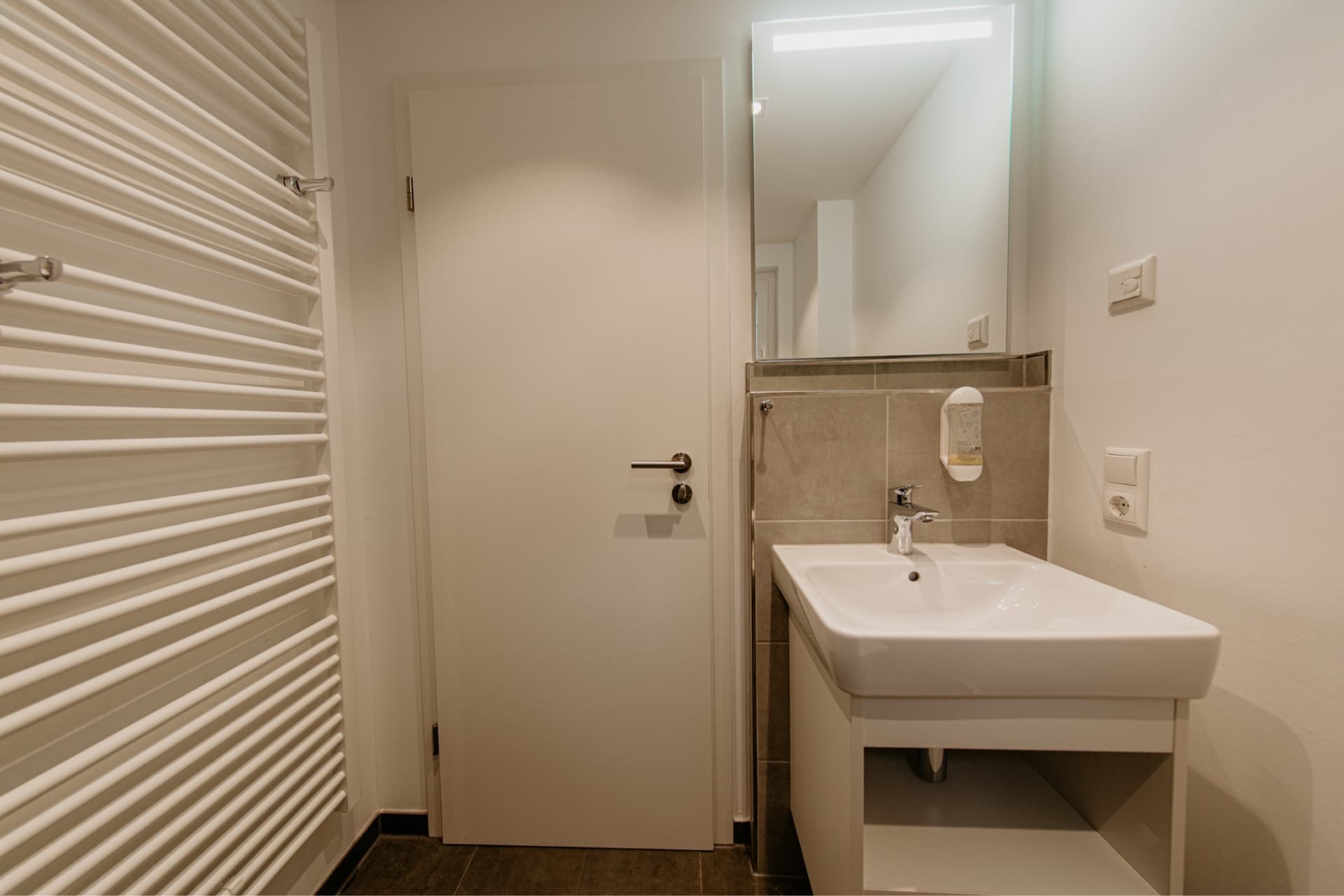 Separates Schlafzimmer im großen Apartment